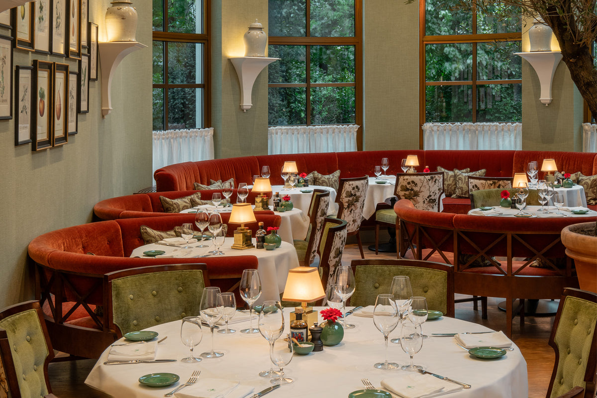 The NEOZ Ritz Cordless Lamp featured at The Charles Hotel Munich