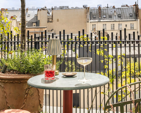 Rooftop bar table with NEOZ Victoria Lamp